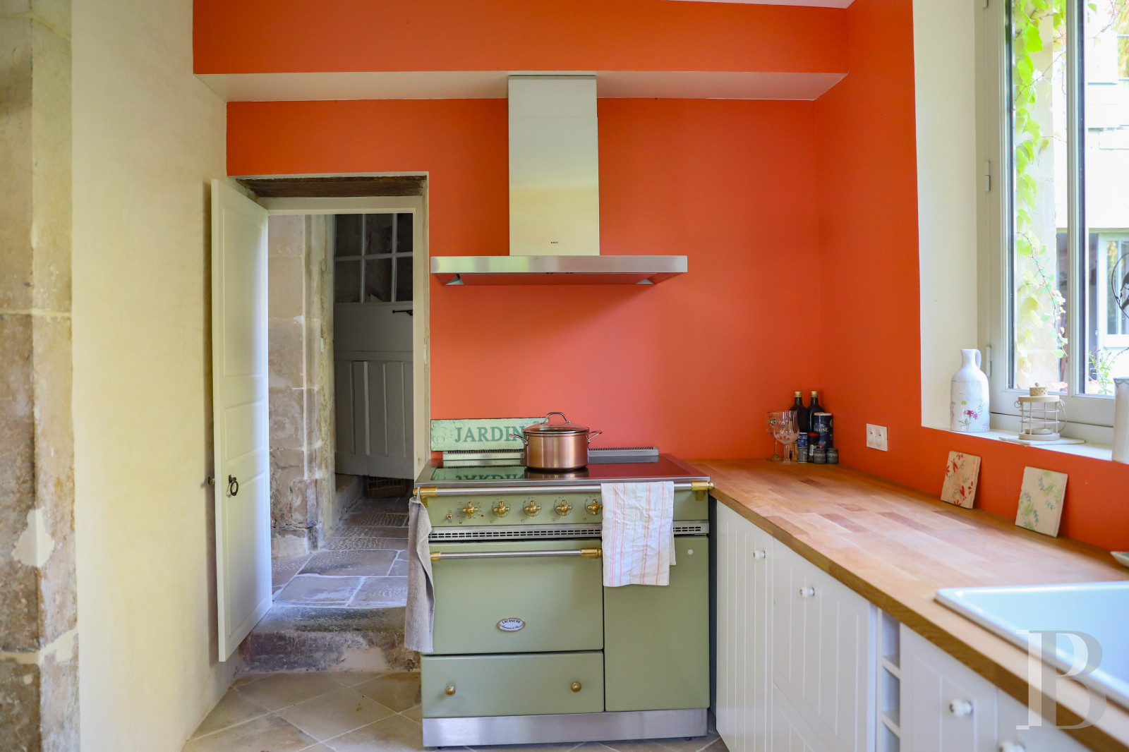 En Normandie, à Falaise, une maison des 17e et 18e siècles au cœur d’un quartier historique - photo  n°45